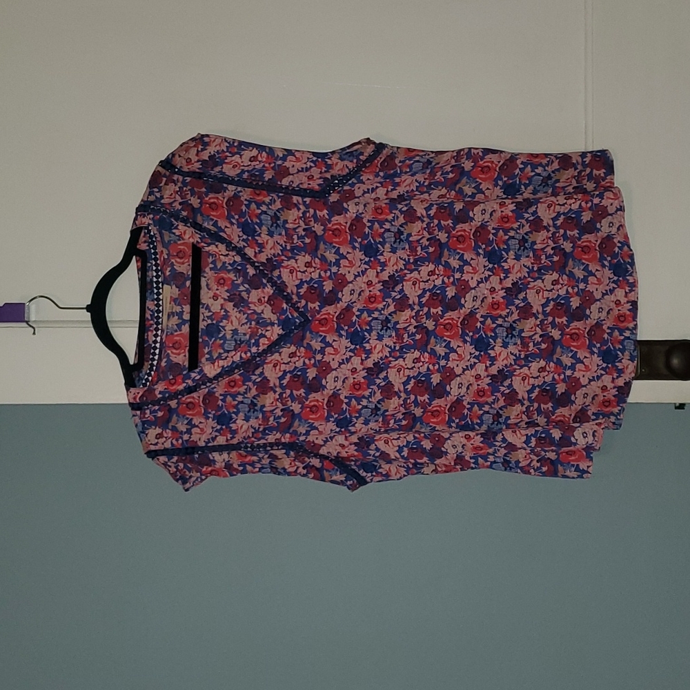Stitch fix floral top with lace trim